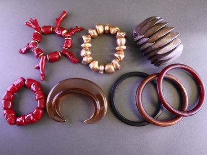 A large collection of costume jewelry, including...
