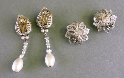 VINTAGE BEADS AND RHINESTONES
A set of costume...