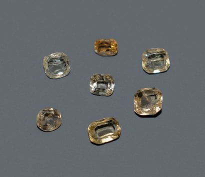 Set of 7 imperial topaz stones. 
Total weight:...