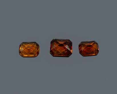 Set of 3 rectangular, faceted Madeira citrines.
Dimensions:...