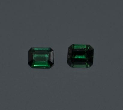 Set of 2 octagonal faceted chromium-bearing...