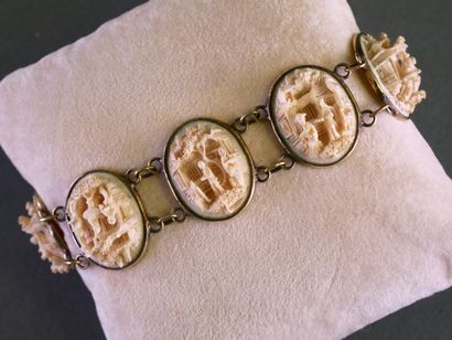 BRACELET ANCIEN en métal doré composé de...