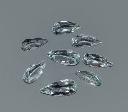 Set of 8 pear-shaped aquamarines.
Total weight:...