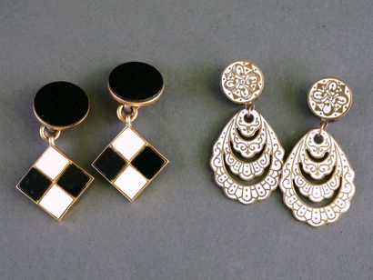 VINTAGE
Deux paires de clips d'oreilles émaillées,...