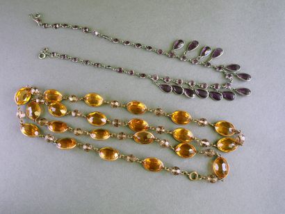 FANTAISIE
Set consisting of two necklaces:
-...