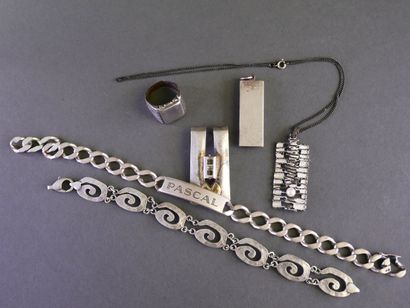 A set of modernist silver jewelry (min. 800/°°...