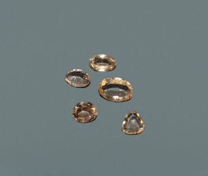 Set of 5 champagne-colored imperial topazes....