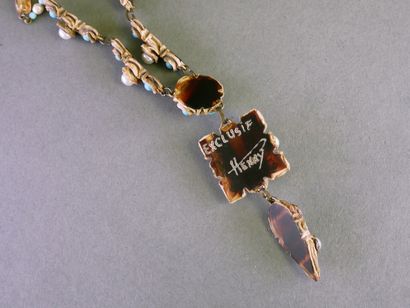 HENRY PERRICHON
Collier et pendentif en talosel...