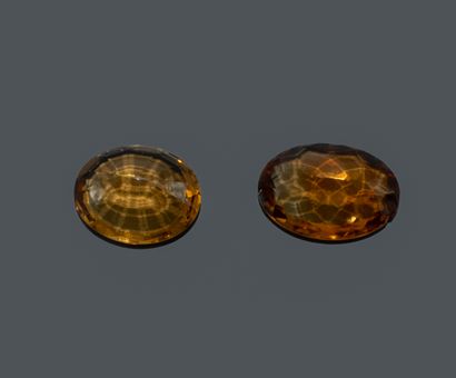 Set of 2 antique-cut Cognac citrines. 
Dimensions:...