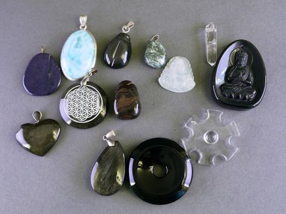 Silver plated metal set including: 8 pendants...