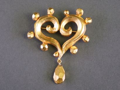 CHRISTIAN LACROIX
Broche cœur et pampille...