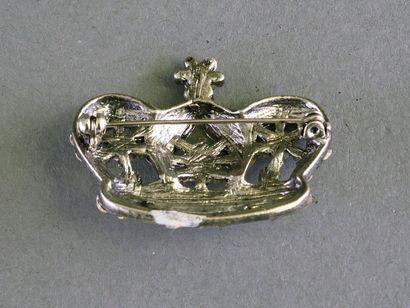 VINTAGE
Broche couronne en métal argenté...