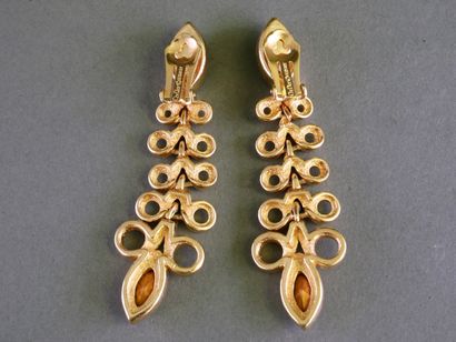 CHRISTIAN DIOR
Pair of gold-tone metal clip-on...