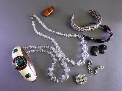 VINTAGE
Ensemble de bijoux fantaisie comprenant...