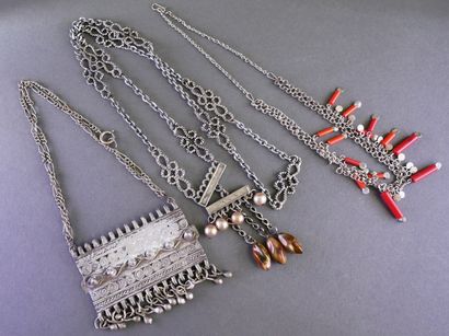 A set of ethnic-style jewelry made of silver...
