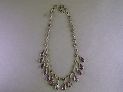 FANTAISIE
Set consisting of two necklaces:
-...