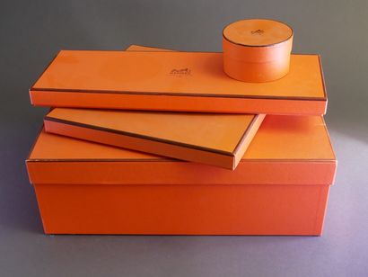Set of 4 Hermès boxes and a ribbon.
(Stains....