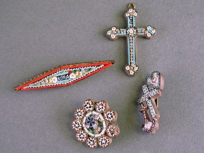 MICRO-MOSAÏQUES 
Lot de trois broches anciennes...