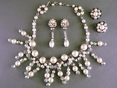 VINTAGE BEADS AND RHINESTONES
A set of costume...