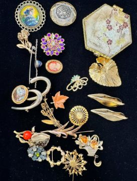 FANTAISIE
SET made of gold- or silver-plated...