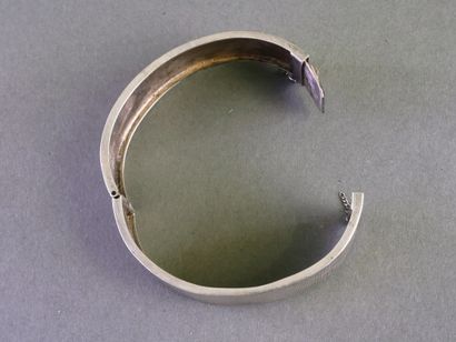 Rigid silver clasp bracelet (min. 800/°°)...