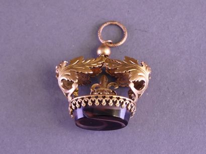 Pendentif sceau à cacheter en forme de couronne...