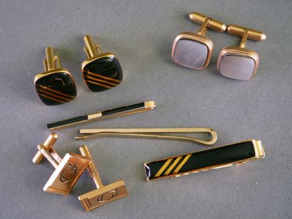 A gold-plated metal set consisting of three...