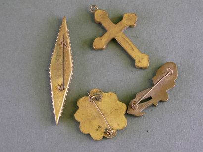 MICRO-MOSAÏQUES 
Lot de trois broches anciennes...