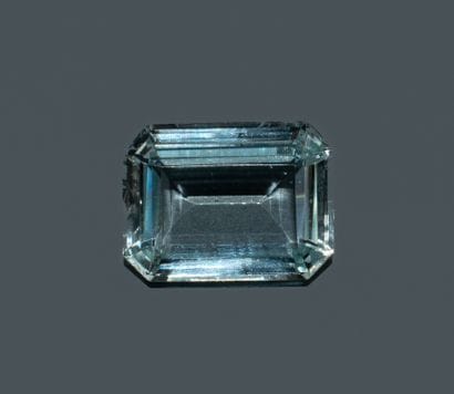 Rectangular aquamarine with beveled edges.
Dimensions:...
