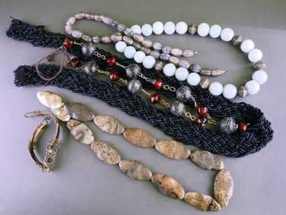 FANTAISIE
An ethnic-style set consisting...