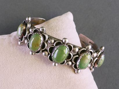 Open-style rigid silver bracelet (min. 800/°°)...