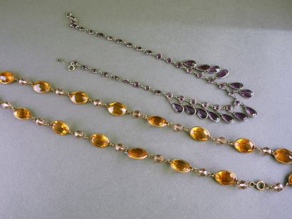 FANTAISIE
Set consisting of two necklaces:
-...