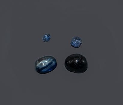 Set of 4 sapphires, including 2 cabochons....