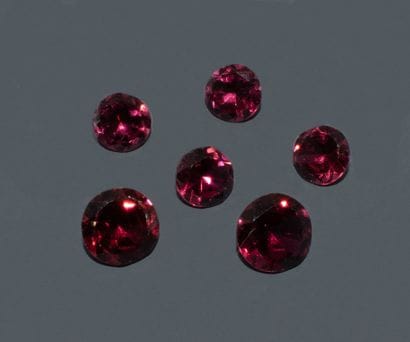 Set of 6 rhodolite garnets, various sizes.
Total...