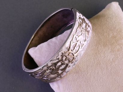 Rigid silver clasp bracelet (min. 800/°°)...