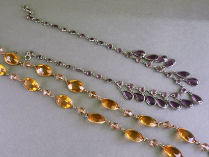 FANTAISIE
Set consisting of two necklaces:
-...
