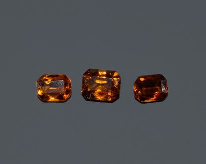 Set of 3 rectangular, faceted Madeira citrines.
Dimensions:...
