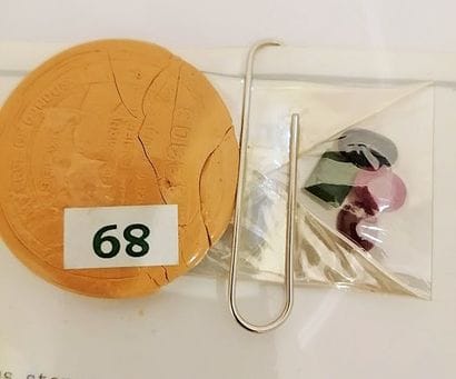 Set of 4 stones consisting of one natural...