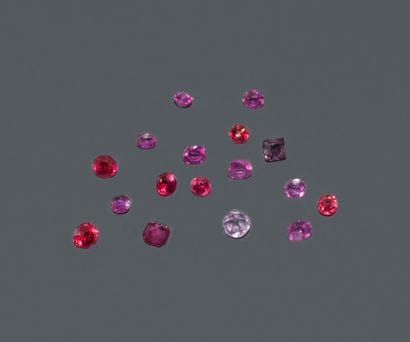 A mix of red and purple stones. Total weight:...