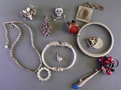 A set of modernist silver jewelry (min. 800/°°...
