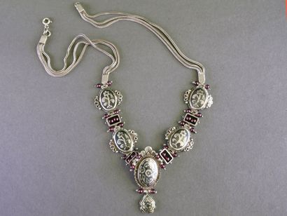 Set of two silver necklaces (min. 800/°°):...
