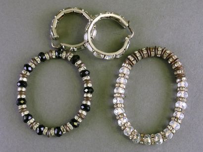 VINTAGE
Deux bracelets extensibles, l'un...