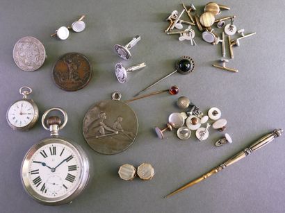 Set of 5 costume watches, for men and women.
A...