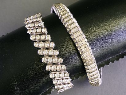 VINTAGE
Lot de deux bracelets rubans en métal...