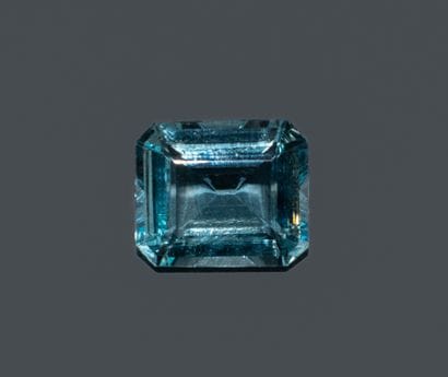 Rectangular aquamarine with beveled edges.
Dimensions:...