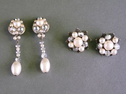 VINTAGE BEADS AND RHINESTONES
A set of costume...