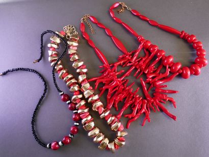 A large collection of costume jewelry, including...
