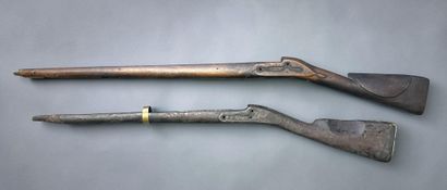 Lot de 2 crosses de fusil, 5 canons, 4 b...