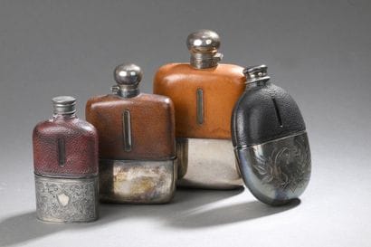 Lot de six flasques en verre, dont une double,...
