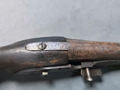 Lot de 2 pistolets incomplets et d’une crosse....